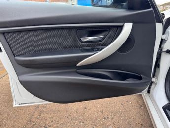 BMW 3 Series 2.0 330e 7.6kWh SE Auto Euro 6 (s/s) 4dr