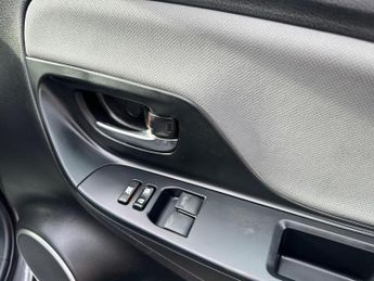 Toyota Yaris 1.5 VVT-h Icon E-CVT Euro 6 5dr