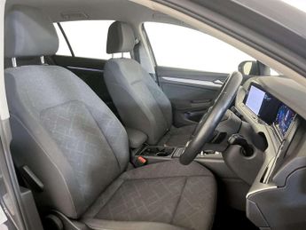 Volkswagen Golf 1.5 eTSI MHEV Life Hatchback 5dr Petrol Hybrid DSG Euro 6 (s/s) 