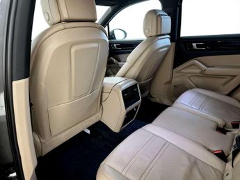 Porsche Cayenne 3.0 V6 E-Hybrid 14.1kWh SUV 5dr Petrol Plug-in Hybrid TiptronicS