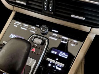 Porsche Cayenne 3.0 V6 E-Hybrid 14.1kWh SUV 5dr Petrol Plug-in Hybrid TiptronicS