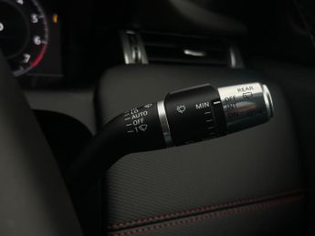 Land Rover Discovery Sport 1.5 P300e 12.2kWh R-Dynamic SE Auto 4WD Euro 6 (s/s) 5dr