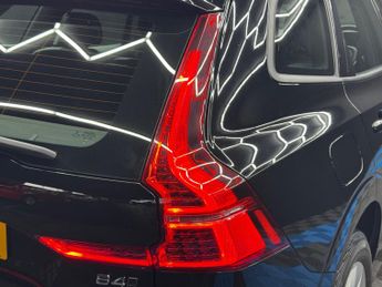 Volvo XC60 2.0 B4 MHEV Momentum Auto AWD Euro 6 (s/s) 5dr