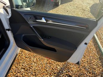 Volkswagen Golf 2.0 TDI BlueMotion Tech GTD (Nav) DSG Euro 6 (s/s) 5dr