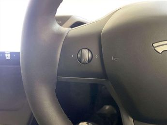 Tesla Model Y (Dual Motor) Long Range SUV 5dr Electric Auto 4WDE (384 bhp)