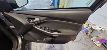 Ford Focus 1.6 Titanium Powershift Euro 5 5dr