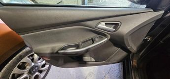Ford Focus 1.6 Titanium Powershift Euro 5 5dr