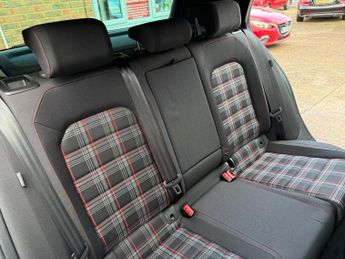 Volkswagen Golf 2.0TSI GTI Performance DSG Euro6 (230ps)