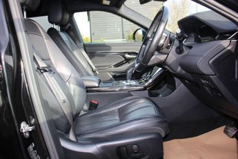 Land Rover Range Rover Evoque 2.0 D150 R-Dynamic SE Auto 4WD Euro 6 (s/s) 5dr