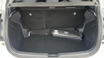 Toyota Yaris 1.5 VVT-h Design E-CVT Euro 6 (s/s) 5dr