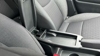 Toyota Yaris 1.5 VVT-h Design E-CVT Euro 6 (s/s) 5dr