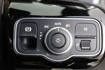 Mercedes-Benz A Class 1.3 A250e 15.6kWh AMG Line Edition (Executive) 8G-DCT Euro 6 (s/