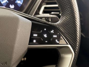 Audi Q4 e-tron 40 S line SUV 5dr Electric Auto 82kWh (204 ps)