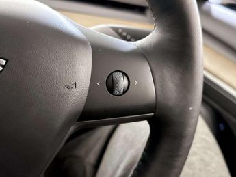 Tesla Model 3 Standard Range Plus Saloon 4dr Electric Auto RWD (241 bhp)