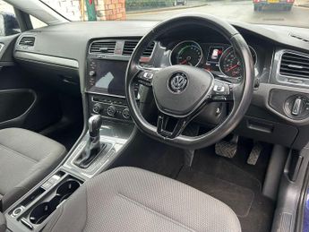 Volkswagen e-Golf 35.8kWh e-Golf Auto 5dr