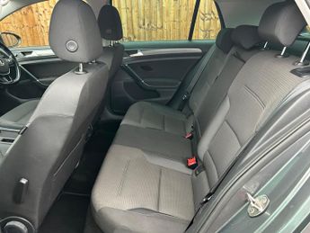 Volkswagen e-Golf 35.8kWh e-Golf Auto 5dr