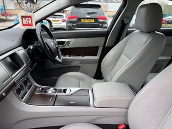 Jaguar XF 2.2d Luxury Auto Euro 5 (s/s) 4dr