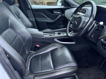 Jaguar F-PACE 3.0 D300 V6 300 Sport Auto AWD Euro 6 (s/s) 5dr