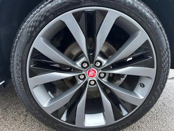 Jaguar F-PACE 3.0 D300 V6 300 Sport Auto AWD Euro 6 (s/s) 5dr
