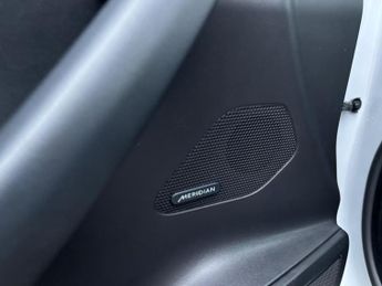 Jaguar F-PACE 3.0 D300 V6 300 Sport Auto AWD Euro 6 (s/s) 5dr