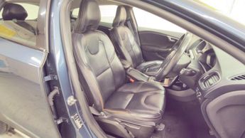 Volvo V40 Cross Country 1.5 T3 Pro Hatchback 5dr Petrol Auto Euro 6 (s/s) (152 ps)