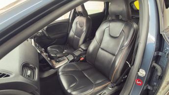 Volvo V40 Cross Country 1.5 T3 Pro Hatchback 5dr Petrol Auto Euro 6 (s/s) (152 ps)