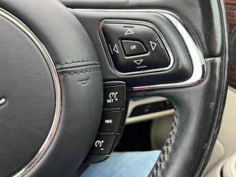 Jaguar XJ 3.0d V6 Portfolio Auto Euro 5 (s/s) 4dr