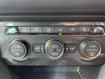 Volkswagen Tiguan 2.0 TDI BlueMotion Tech R-Line DSG Euro 6 (s/s) 5dr