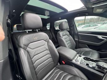 Volkswagen Touareg 3.0 TDI V6 R-Line Tech Tiptronic 4Motion Euro 6 (s/s) 5dr