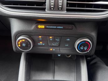 Ford Focus 1.0T EcoBoost Zetec Auto Euro 6 (s/s) 5dr