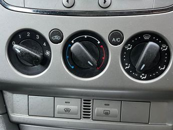 Ford Focus 1.6 Zetec 5dr