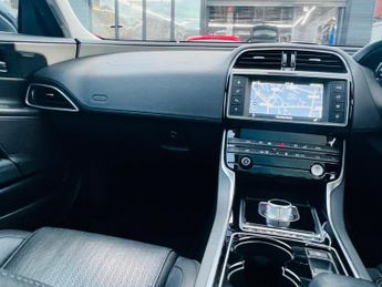 Jaguar XE 2.0d Portfolio Auto Euro 6 (s/s) 4dr