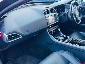 Jaguar XE 2.0d Portfolio Auto Euro 6 (s/s) 4dr