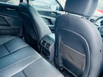 Jaguar XE 2.0d Portfolio Auto Euro 6 (s/s) 4dr