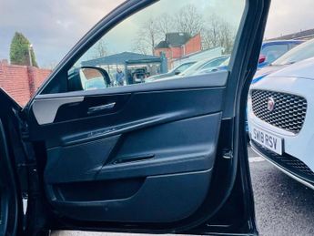 Jaguar XE 2.0d Portfolio Auto Euro 6 (s/s) 4dr