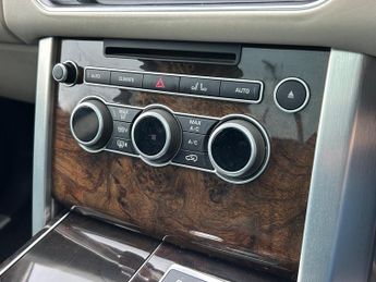 Land Rover Range Rover 4.4 SD V8 Vogue SE Auto 4WD Euro 6 (s/s) 5dr