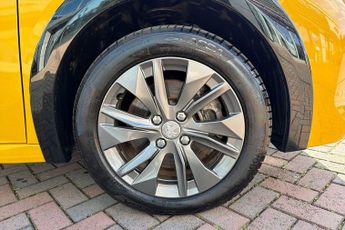 Peugeot E-208 50kWh Allure Premium Hatchback 5dr Electric Auto (136 ps)