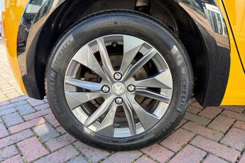 Peugeot E-208 50kWh Allure Premium Hatchback 5dr Electric Auto (136 ps)