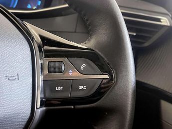 Peugeot E-2008 50kWh Allure Premium SUV 5dr Electric Auto (136 ps)