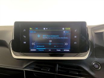 Peugeot E-2008 50kWh Allure Premium SUV 5dr Electric Auto (136 ps)