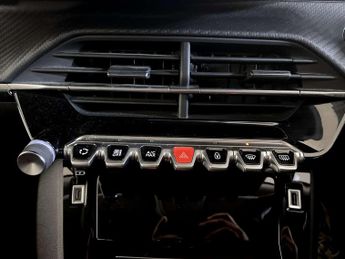 Peugeot E-2008 50kWh Allure Premium SUV 5dr Electric Auto (136 ps)