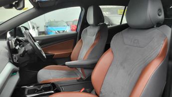 Volkswagen ID.4 Pro Performance 77kWh 1ST Edition Auto 5dr