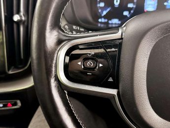 Volvo XC60 2.0h T8 Twin Engine Recharge 11.6kWh R-Design Pro SUV 5dr Petrol