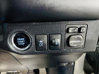 Toyota RAV4 2.2 D-CAT Invincible Auto 4WD Euro 5 5dr