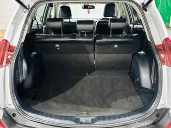 Toyota RAV4 2.2 D-CAT Invincible Auto 4WD Euro 5 5dr