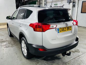 Toyota RAV4 2.2 D-CAT Invincible Auto 4WD Euro 5 5dr