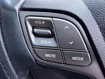 Hyundai Santa Fe 2.2 CRDi Blue Drive Premium SE Auto 4WD Euro 6 (s/s) 5dr (7 Seat