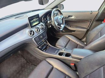 Mercedes-Benz GLA 2.1 GLA220d AMG Line (Premium Plus) 7G-DCT 4MATIC Euro 6 (s/s) 5