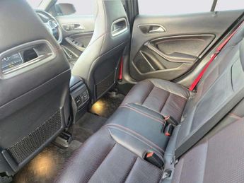 Mercedes-Benz GLA 2.1 GLA220d AMG Line (Premium Plus) 7G-DCT 4MATIC Euro 6 (s/s) 5