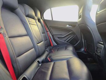 Mercedes-Benz GLA 2.1 GLA220d AMG Line (Premium Plus) 7G-DCT 4MATIC Euro 6 (s/s) 5